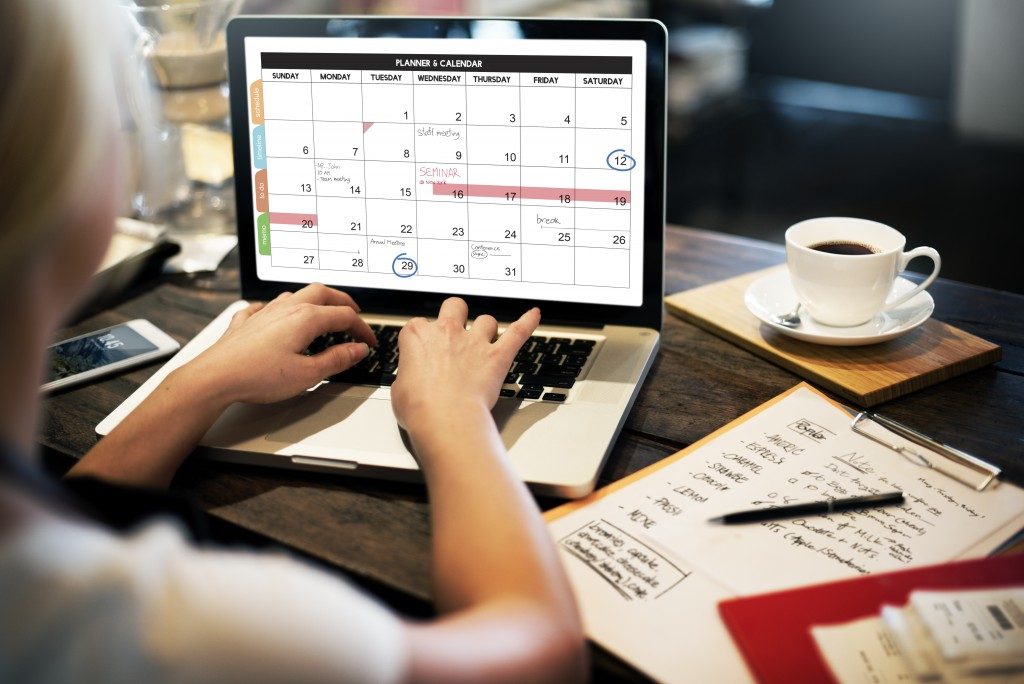 Woman managing calendar in the laptop